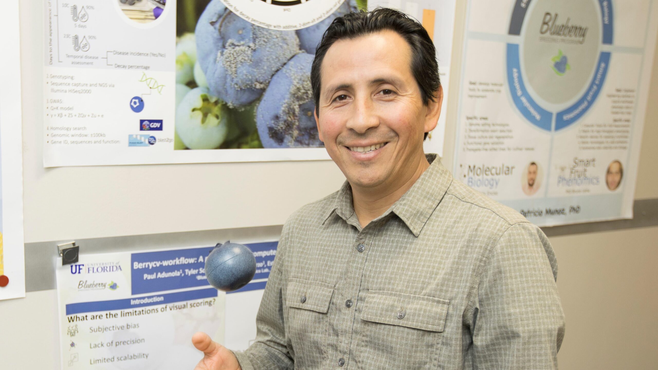 Patricio Munoz. Experto en arandanos. UF_IFAS|Patricio Munoz. Arandanos. UF_IFAS